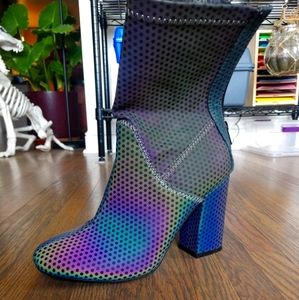 Holographic heels